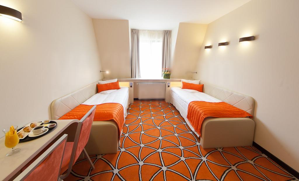 Hotel Eclipse Domasław Kamer foto