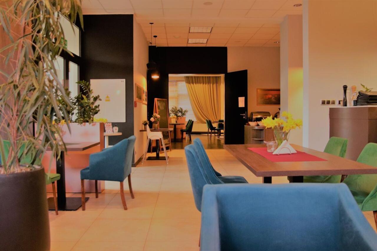Hotel Eclipse Domasław Buitenkant foto