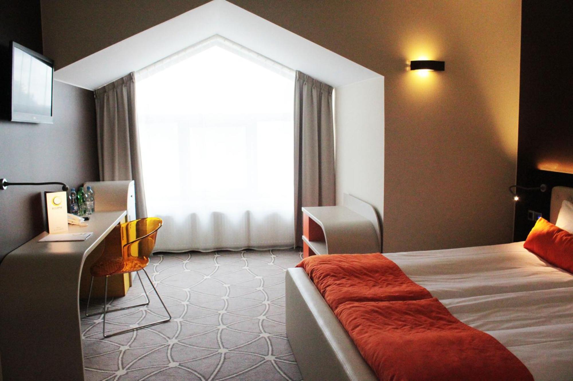 Hotel Eclipse Domasław Buitenkant foto