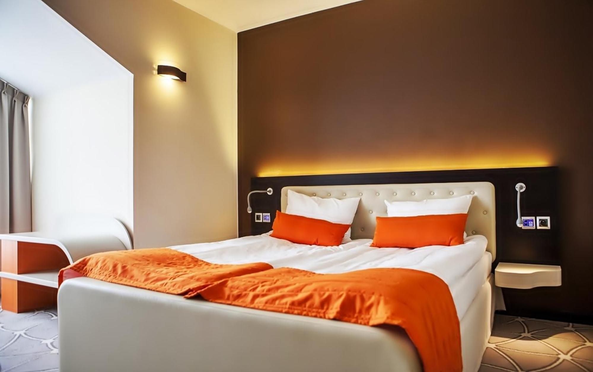 Hotel Eclipse Domasław Buitenkant foto