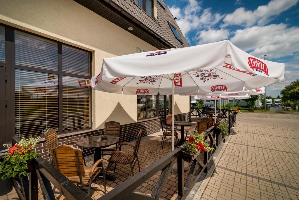 Hotel Eclipse Domasław Buitenkant foto
